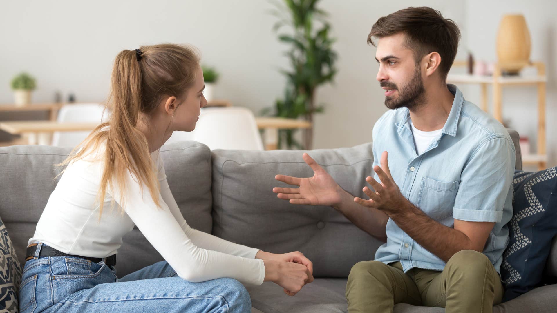 couple décidant s'ils veulent des enfants avant de se marier