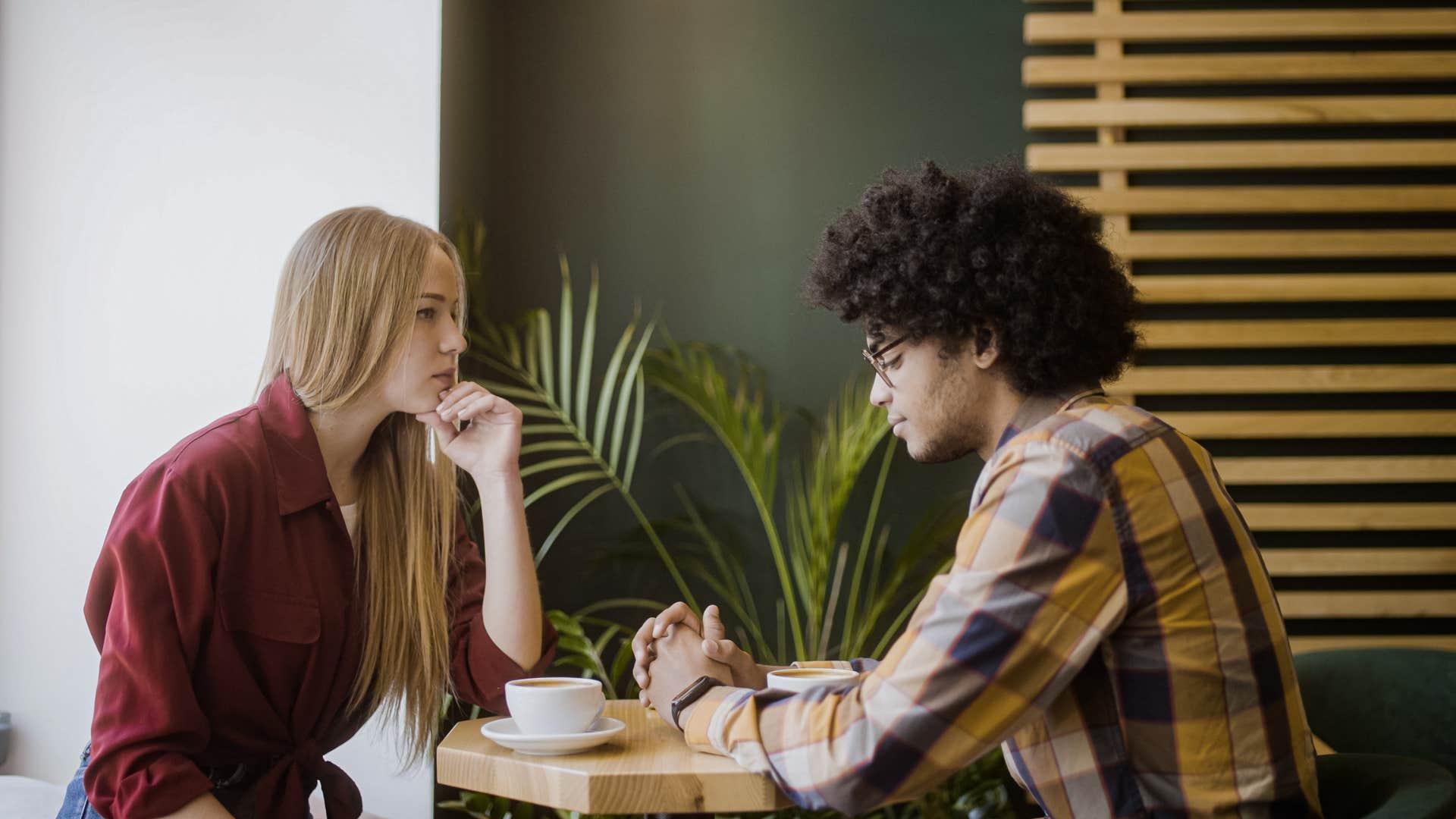 phrases que certaines femmes disent et qui agacent leurs partenaires femme disant penses-tu qu'elle est jolie ?