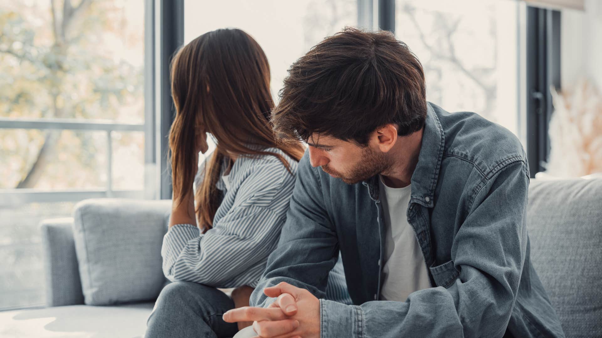 phrases que certaines femmes disent et qui agacent leurs partenaires femme disant je déteste mes cuisses