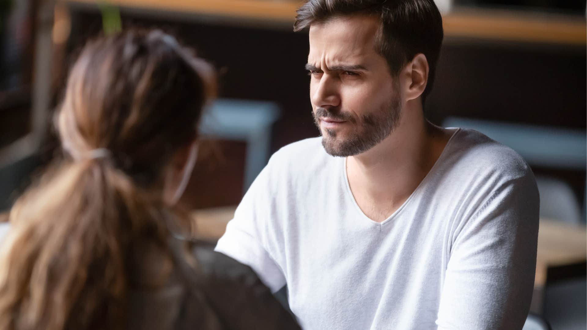 phrases que certaines femmes disent et qui agacent leurs partenaires femme disant mon ex faisait exactement la même chose