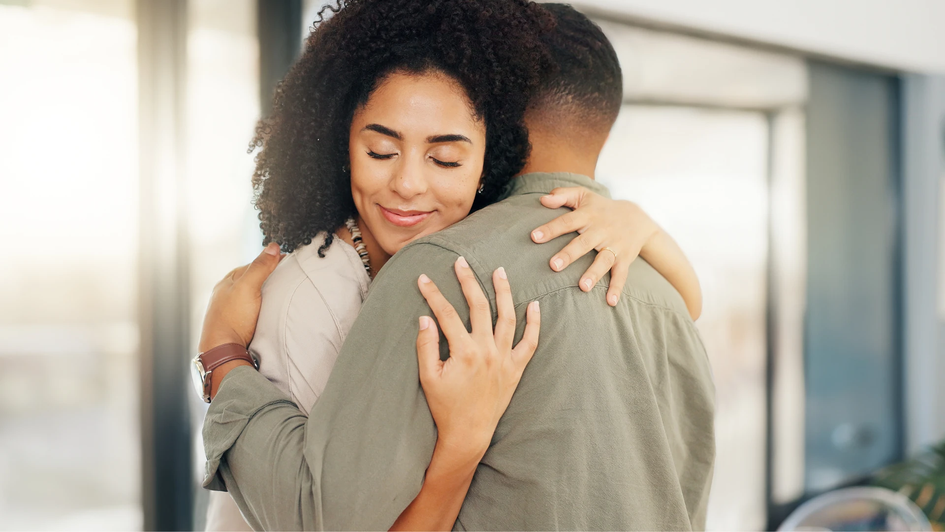 les couples qui se choisissent encore tous les jours pratiquent ces comportements rares validant les émotions de chacun