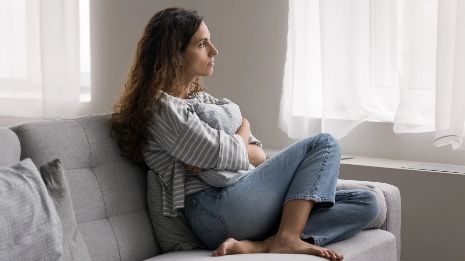 femme émotionnellement instable avec une attitude pessimiste