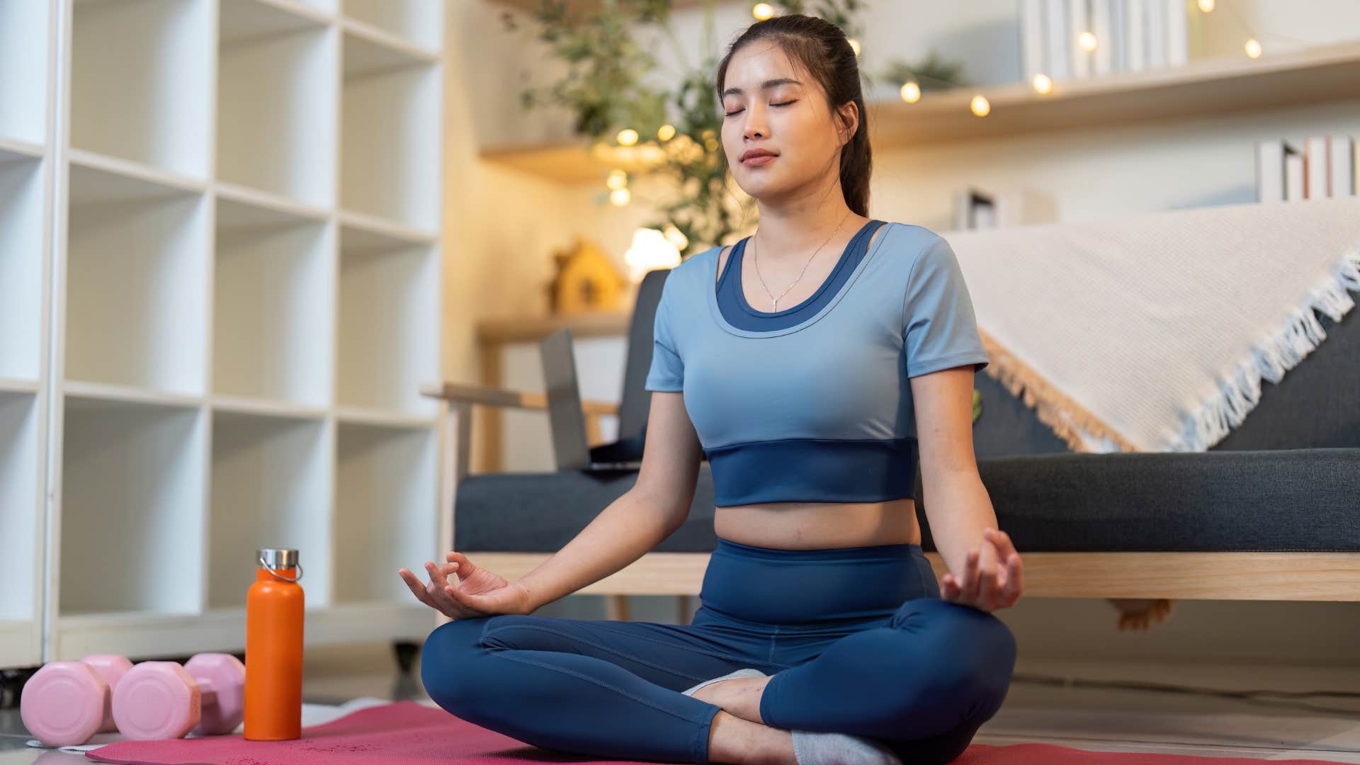 astuces psychologiques pour séduire instantanément équilibrez votre vie femme qui attire les autres en équilibrant sa vie