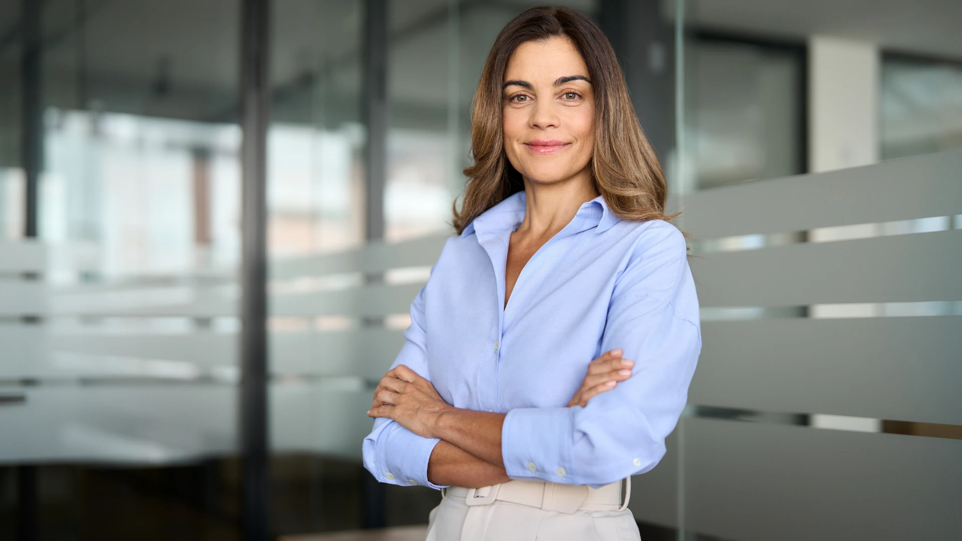 femme d'affaires qui ne châtie pas, elle attire