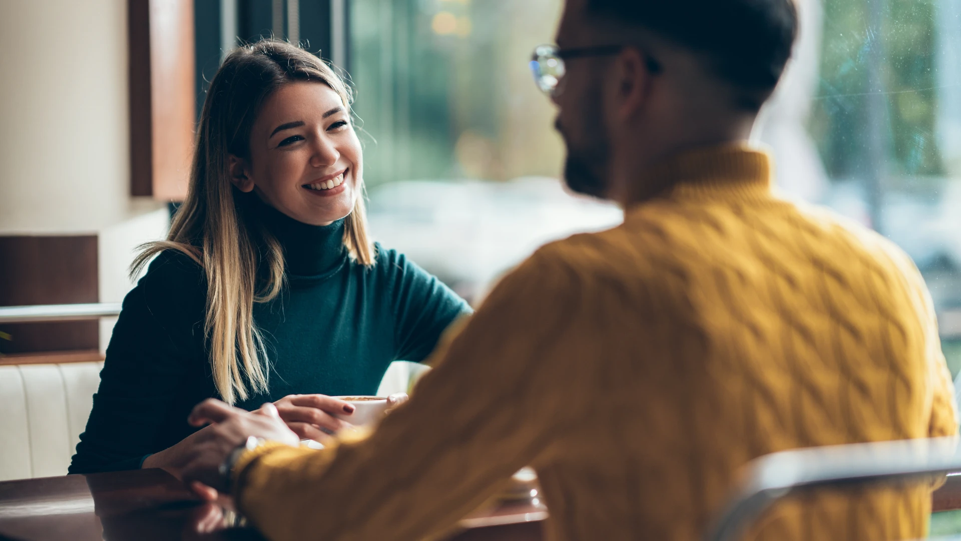 femme qui est amoureuse car elle est incapable de voir les défauts