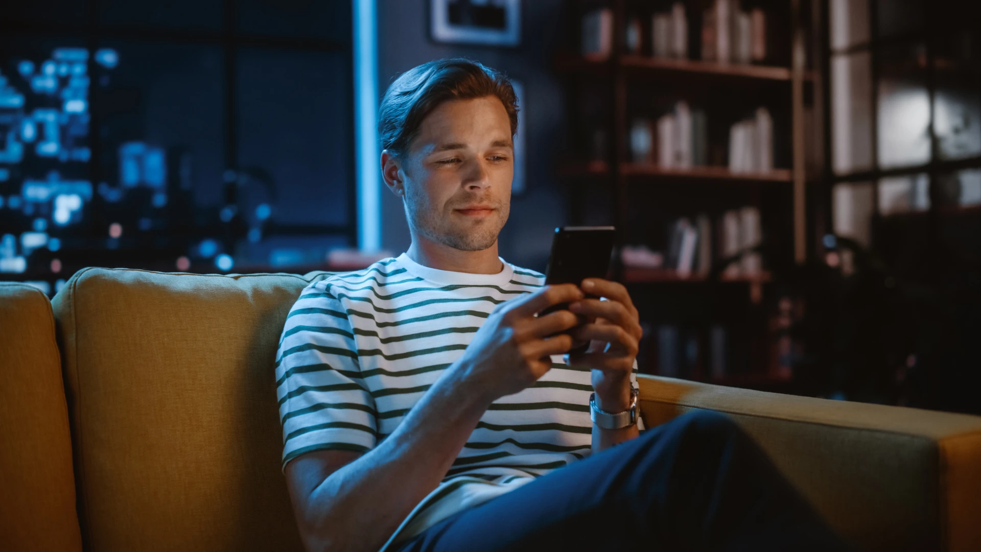 homme qui n'aime pas autant les femmes qu'il le prétend, car les messages légers de nuit sont la norme