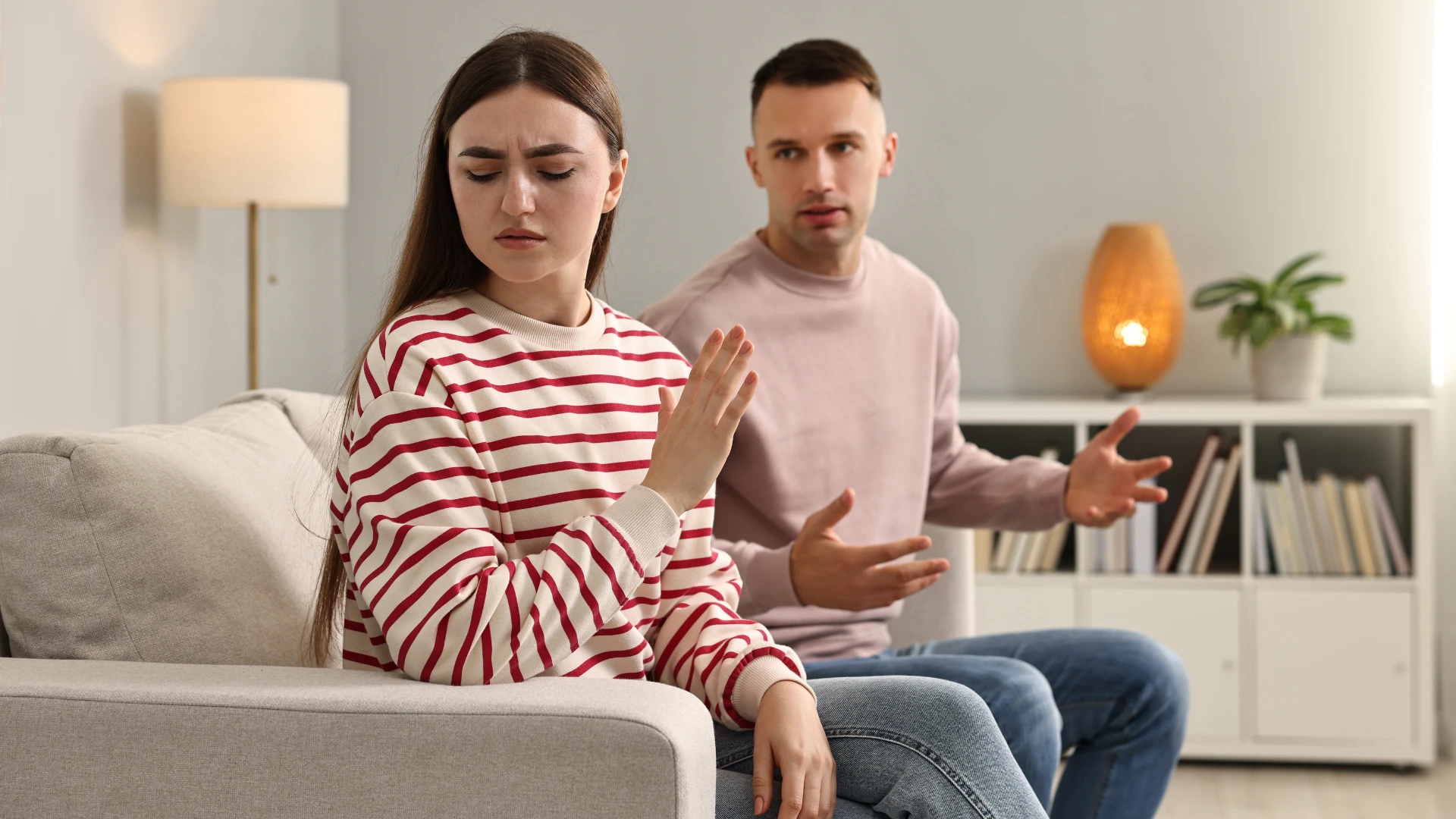 homme qui doit dire adieu à l'habitude des commentaires cruels s'il veut avoir un bon mariage