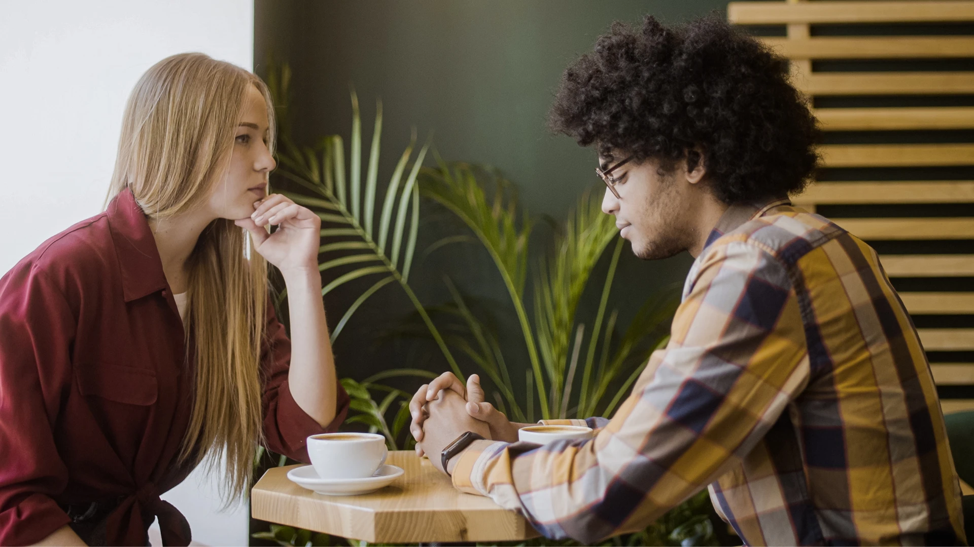 couple ayant une discussion mari disant laissez-moi être honnête avec vous