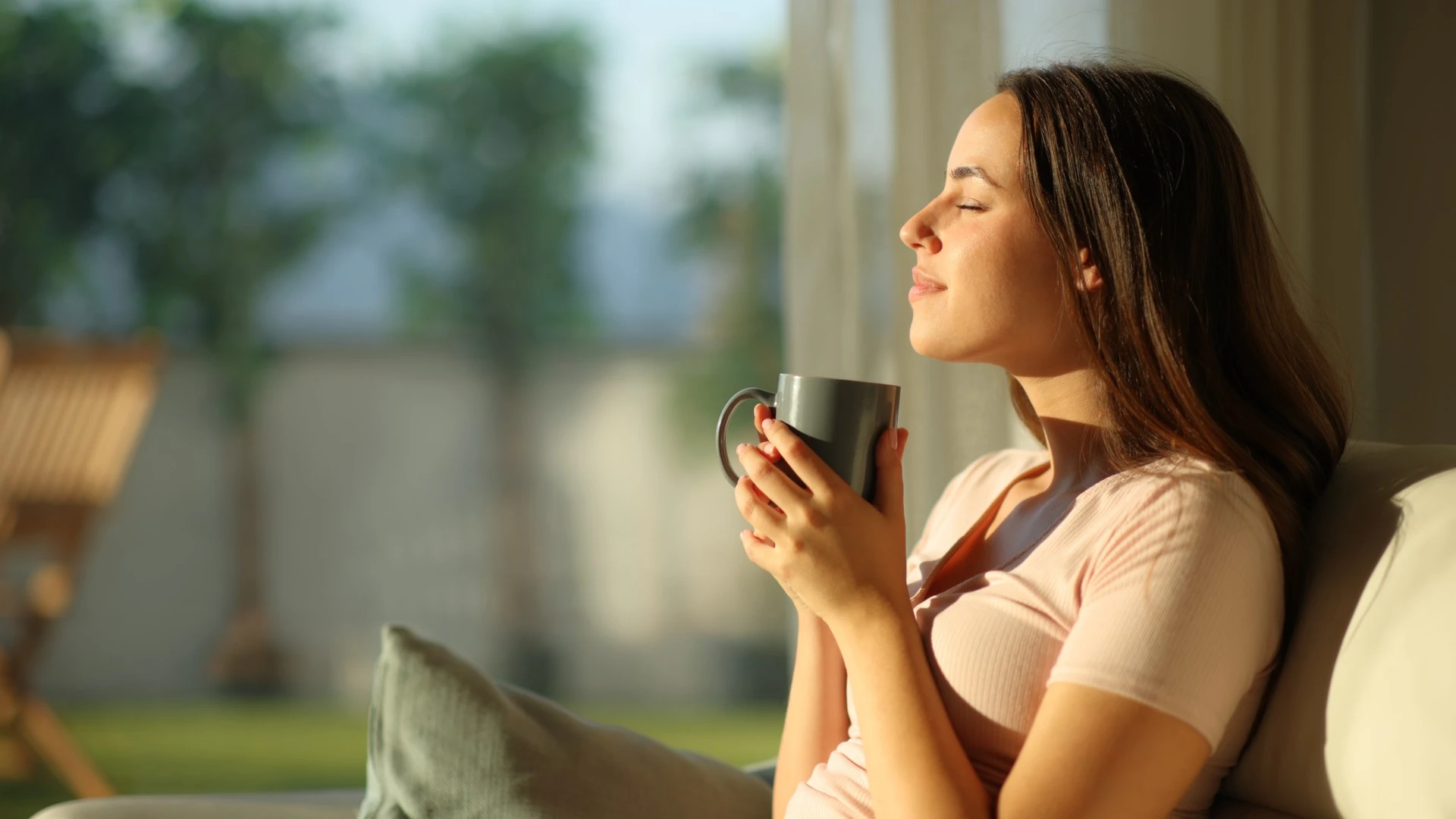 femme qui est restée célibataire et a réalisé qu'elle n'avait pas à assumer les responsabilités de son partenaire