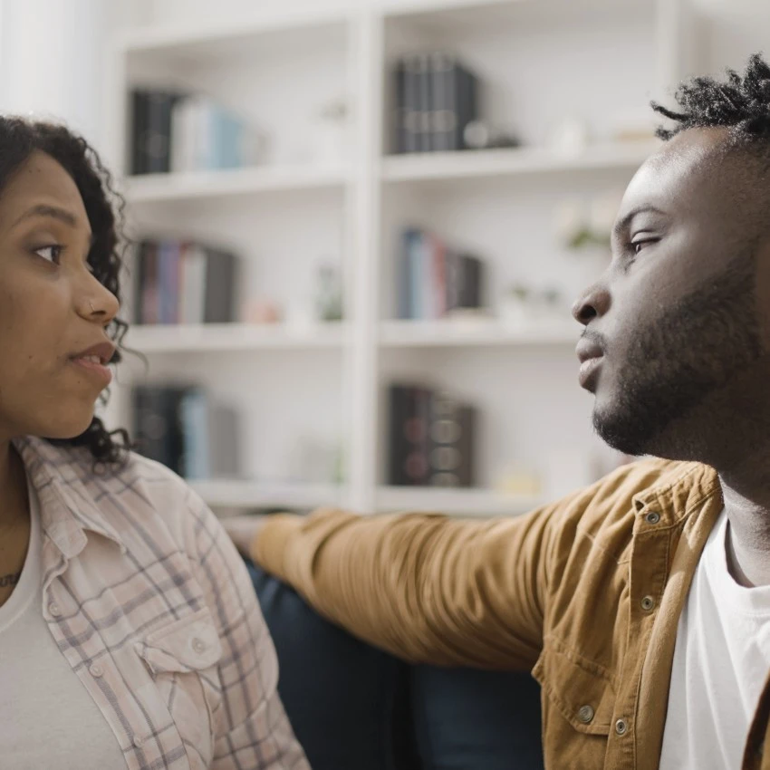 les couples où la vie conjugale est différente doivent prendre des décisions entre amis