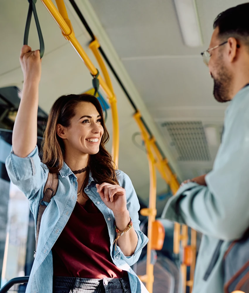La personne se laisse parler à un étranger montrant sa vulnérabilité dans un nouveau début