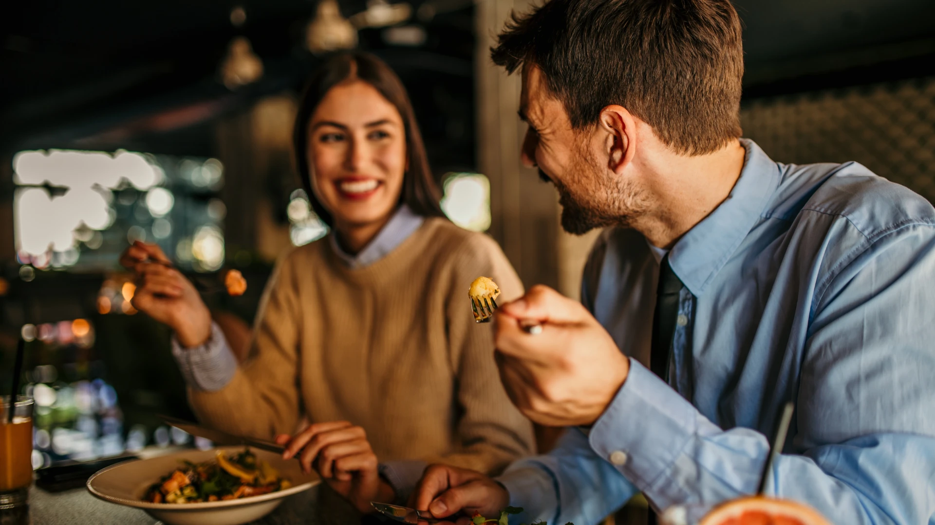 couple lors d'un rendez-vous amoureux