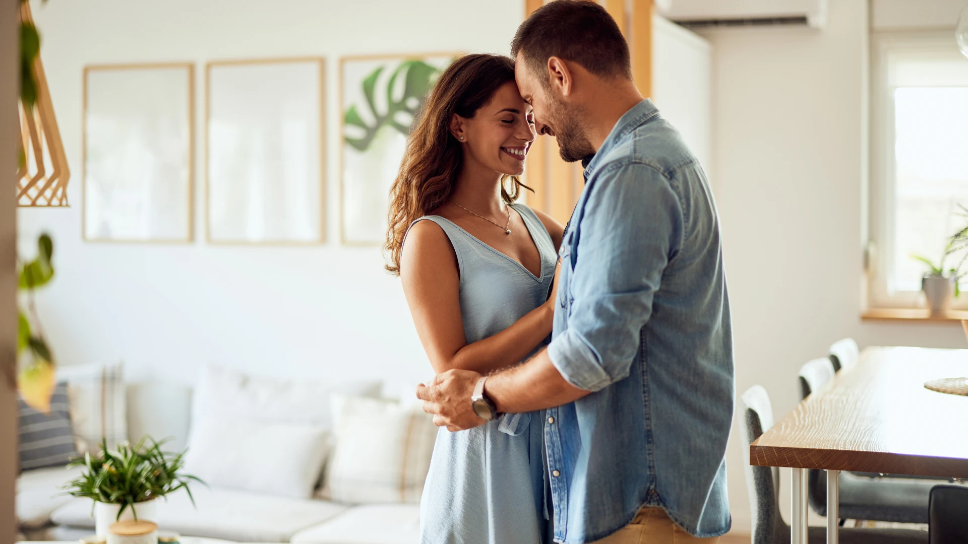 un couple avec un mariage plus heureux car ils se traitent d'abord comme mari et femme