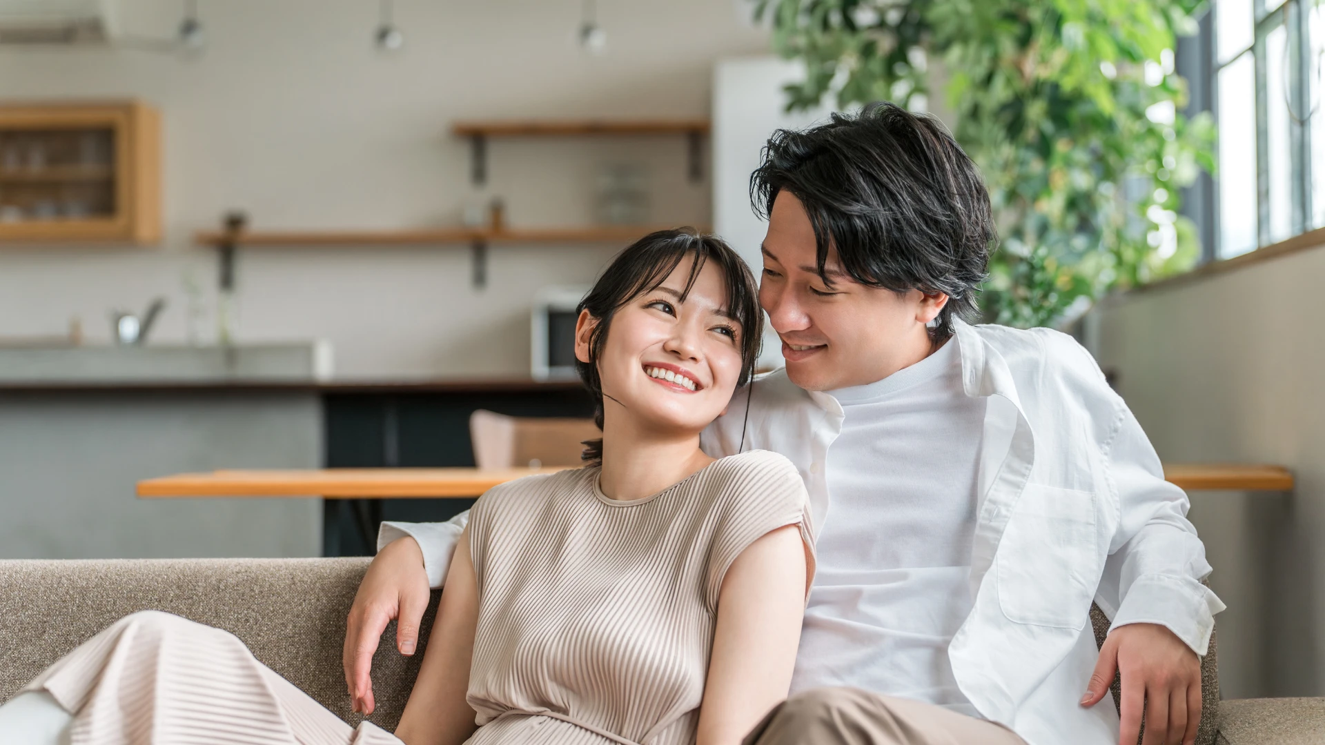 couple qui est heureux en mariage parce qu'il ne compare pas son mariage à d'autres mariages