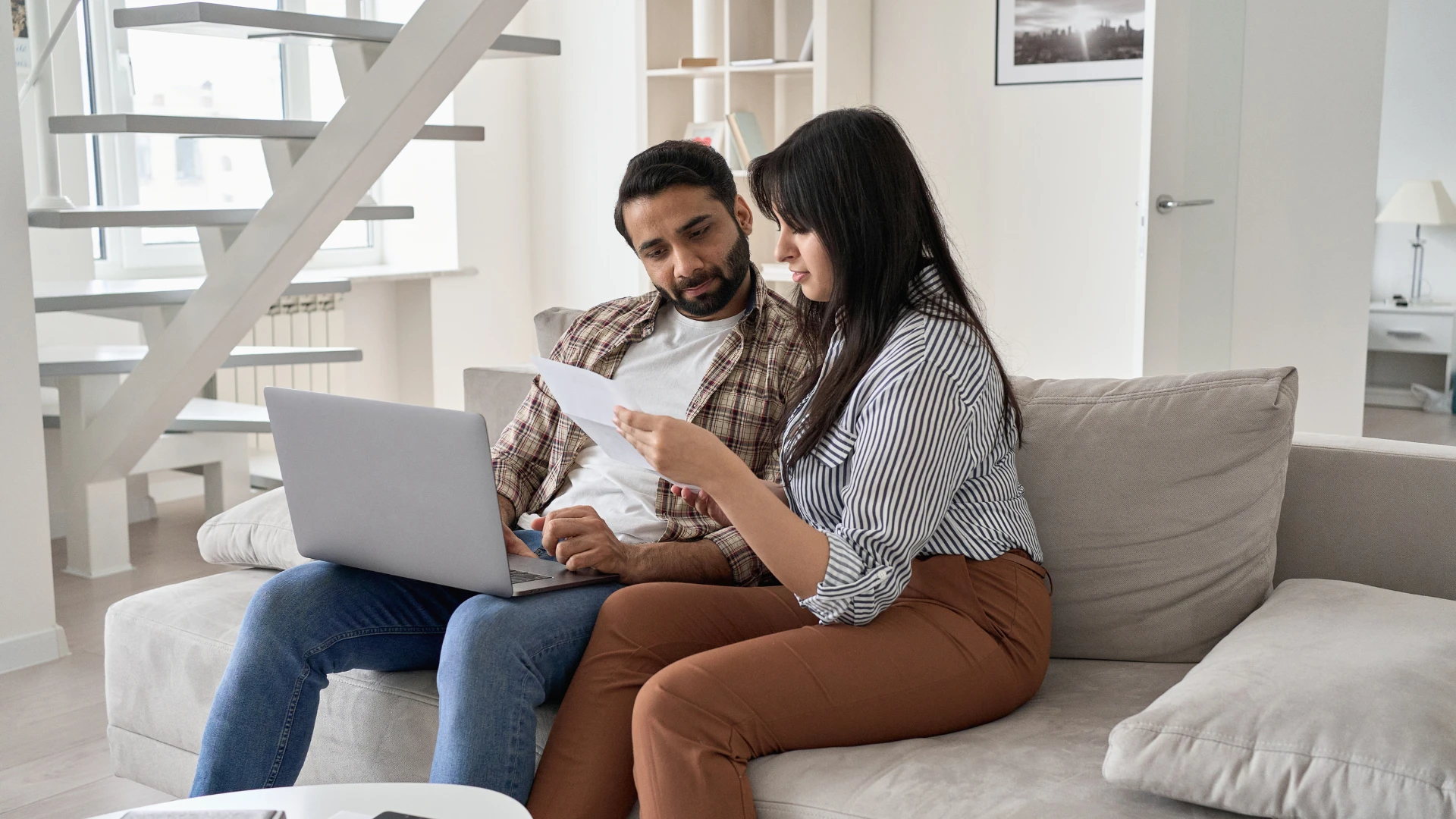 les couples qui parlent d'argent sont nuls et comprennent moins les finances émotionnelles