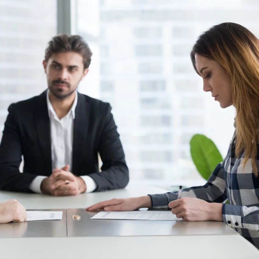 une femme qui a enfin compris qu'il n'y a pas de honte à divorcer