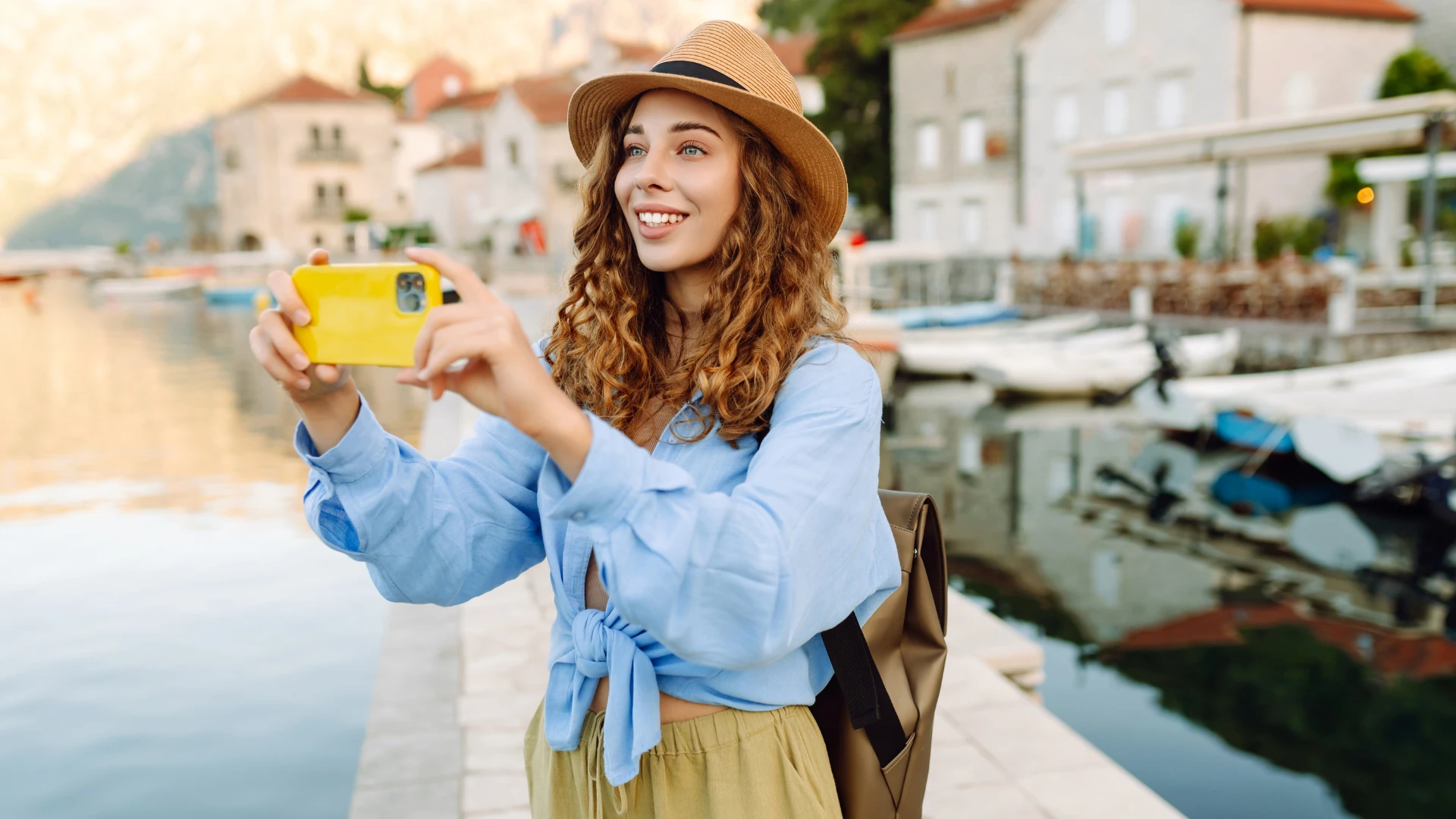 femme qui recommence après une rupture en faisant un voyage