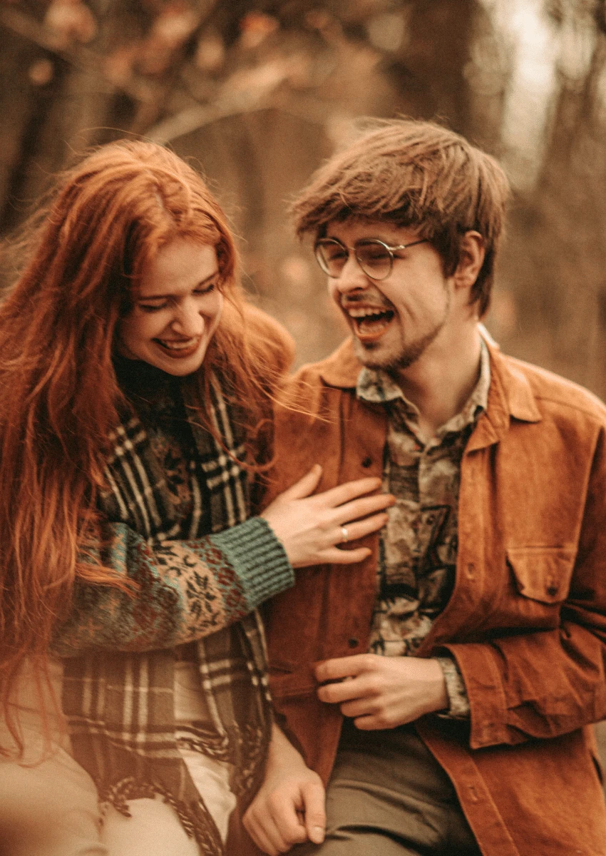 couple heureux, rire ensemble