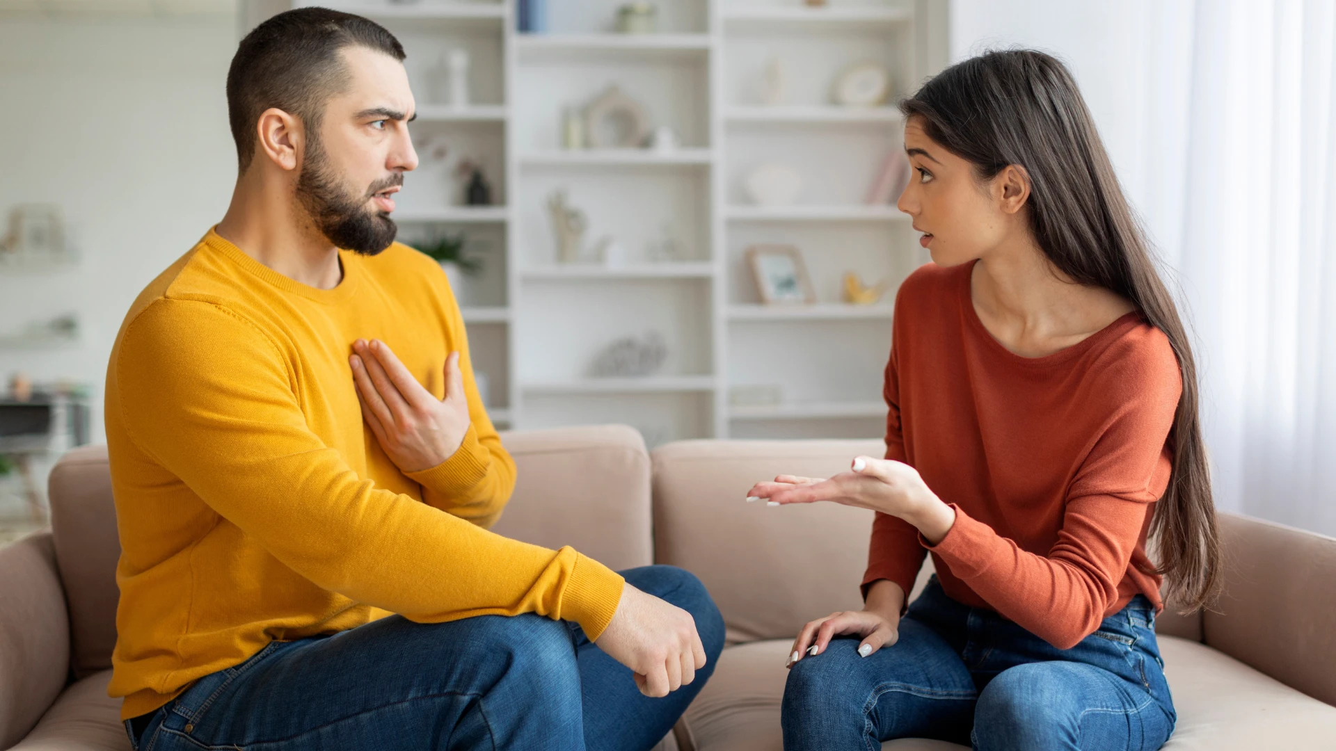 un homme qui est un cauchemar à côtoyer et qui se plaint qu'on lui pose des questions simples 
