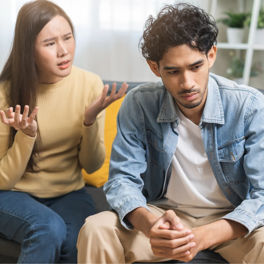 Un homme qui ne se soucie plus d'exprimer ses inquiétudes à sa femme.