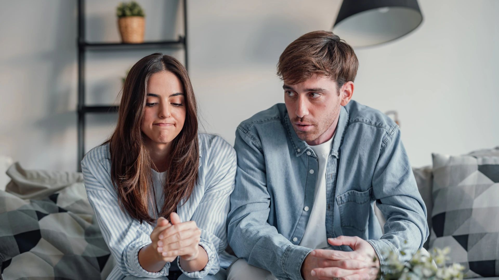 un homme refuse de communiquer avec sa femme