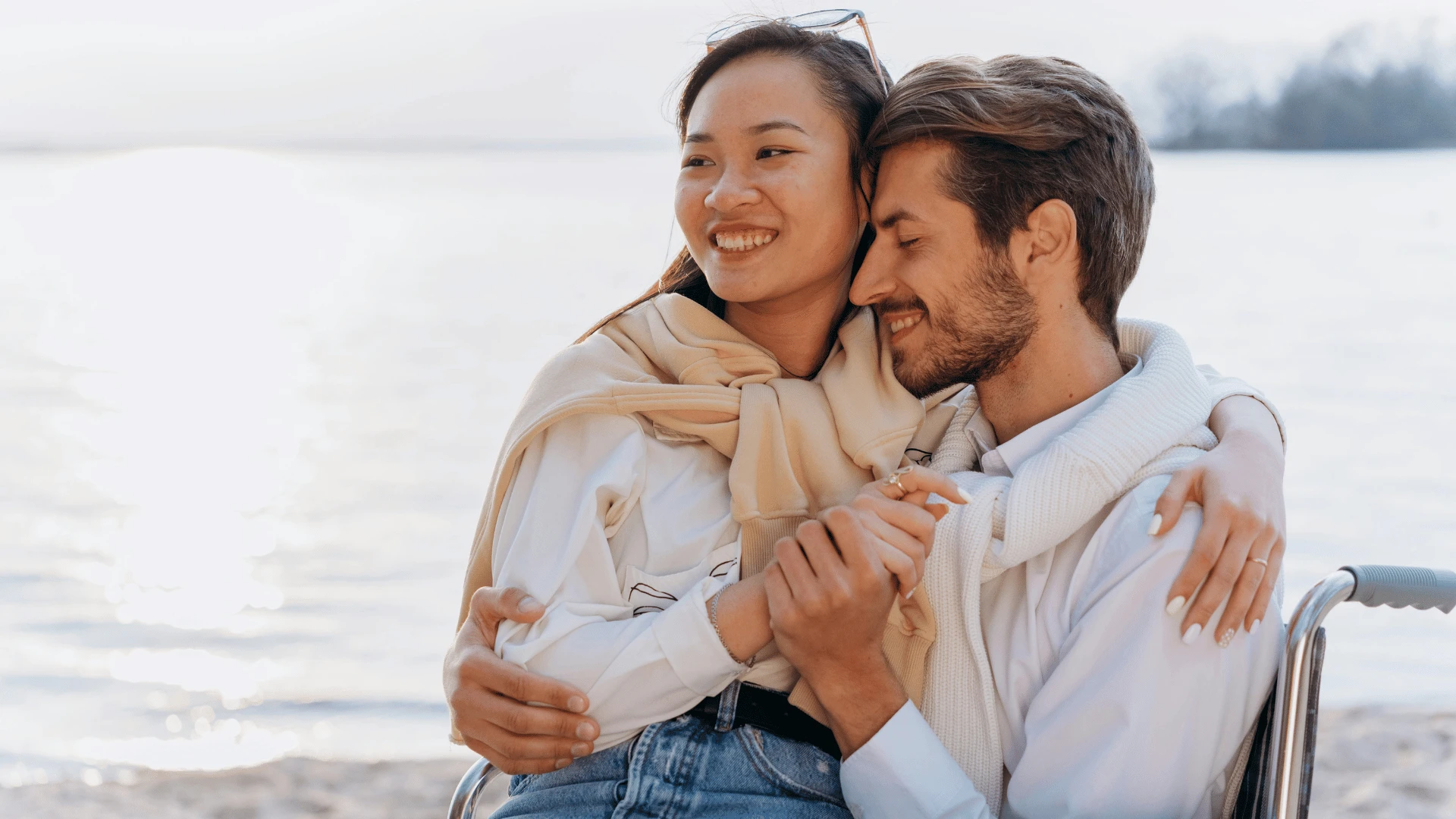 Homme appréciant la personne qu'il aime et le lui disant