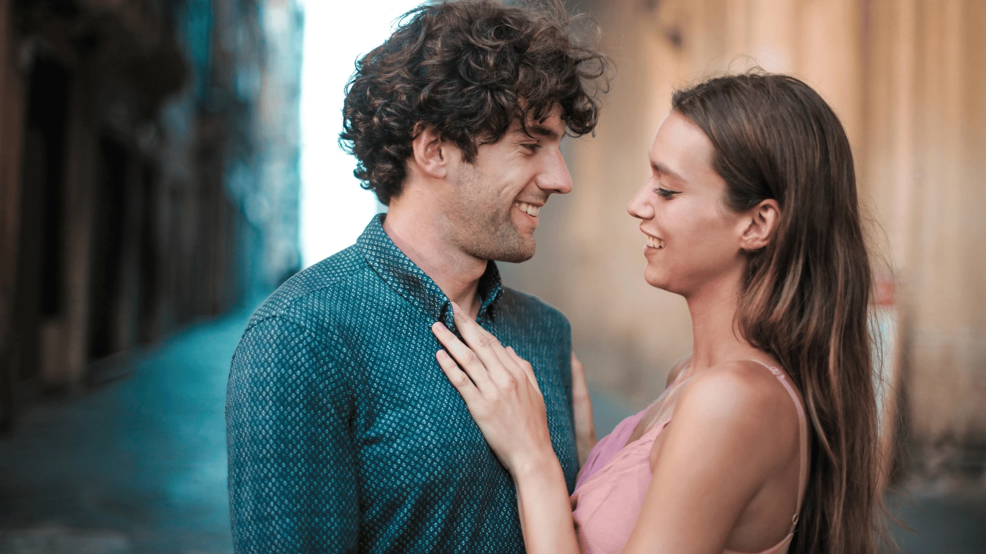Un homme dit à la personne qu'il aime qu'elle est sa priorité 