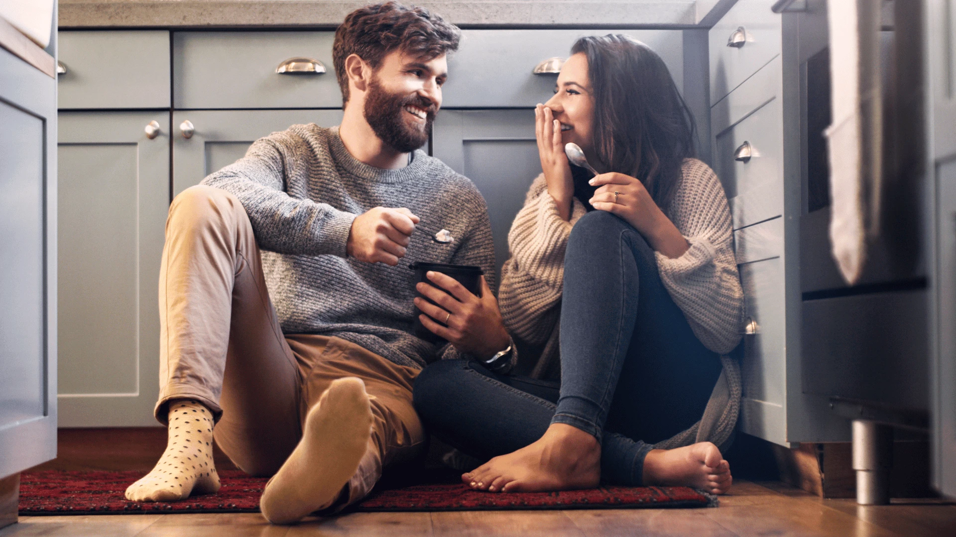 la femme ne peut pas être elle-même avec son partenaire