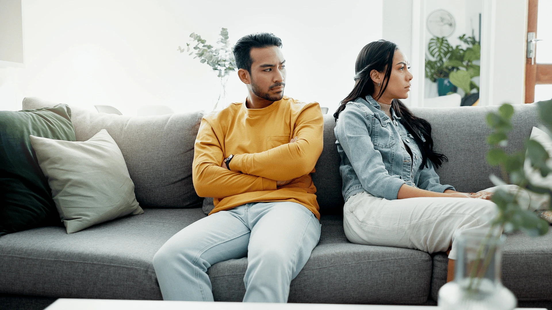 couple en conflit et émotionnellement indisponible