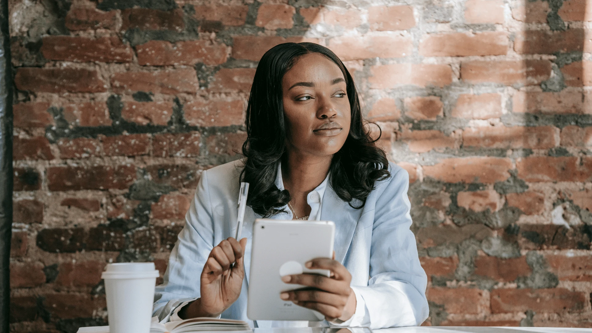 femme fixant des priorités pour pouvoir divorcer sans tout brûler