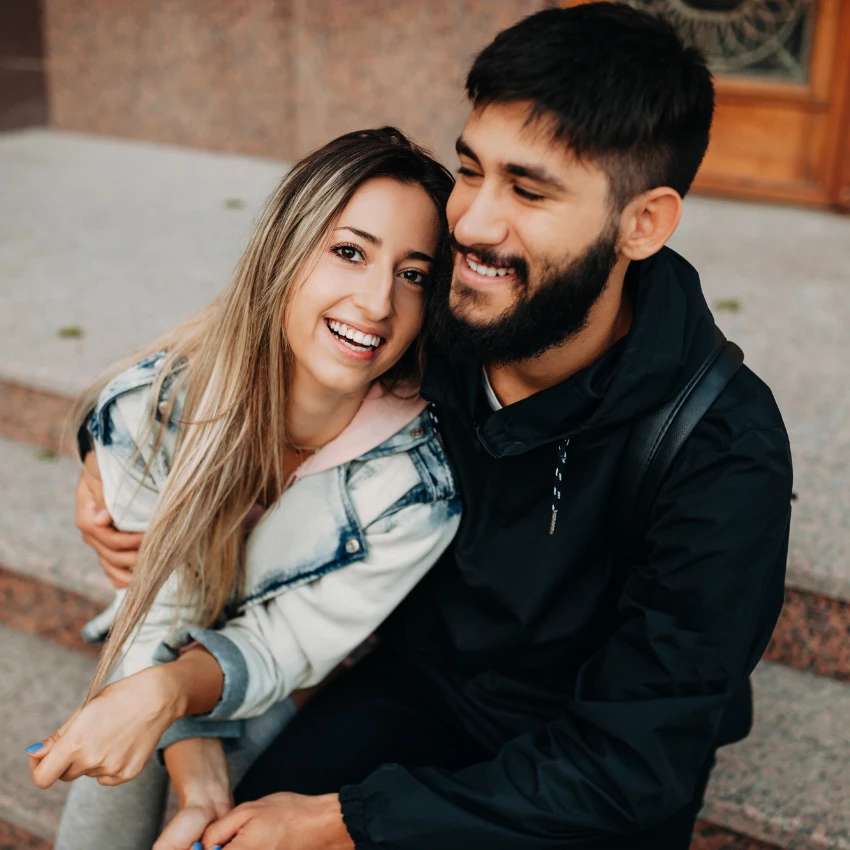 homme qui aime vraiment sa femme et dit qu'il préfère passer du temps avec elle