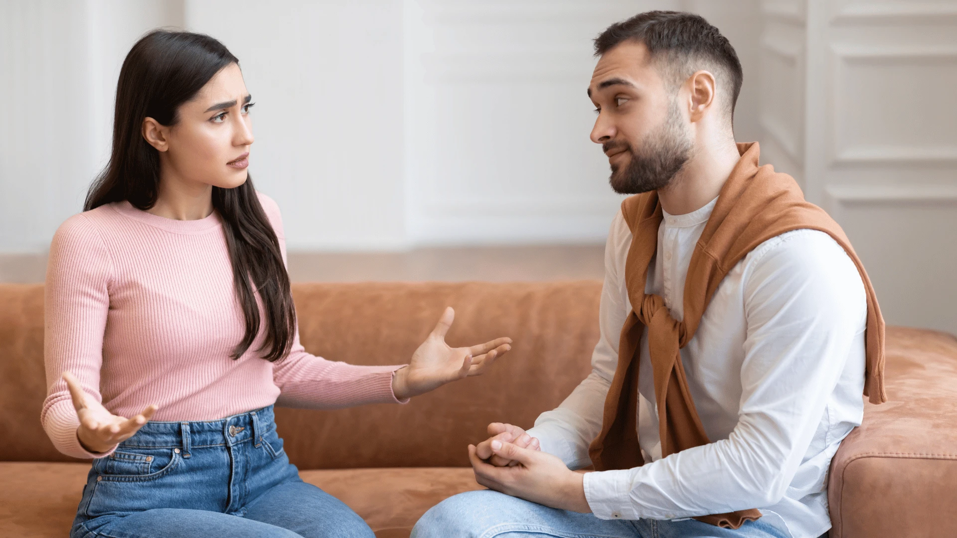 couple se disputant homme disant à une femme que mon ex était fou