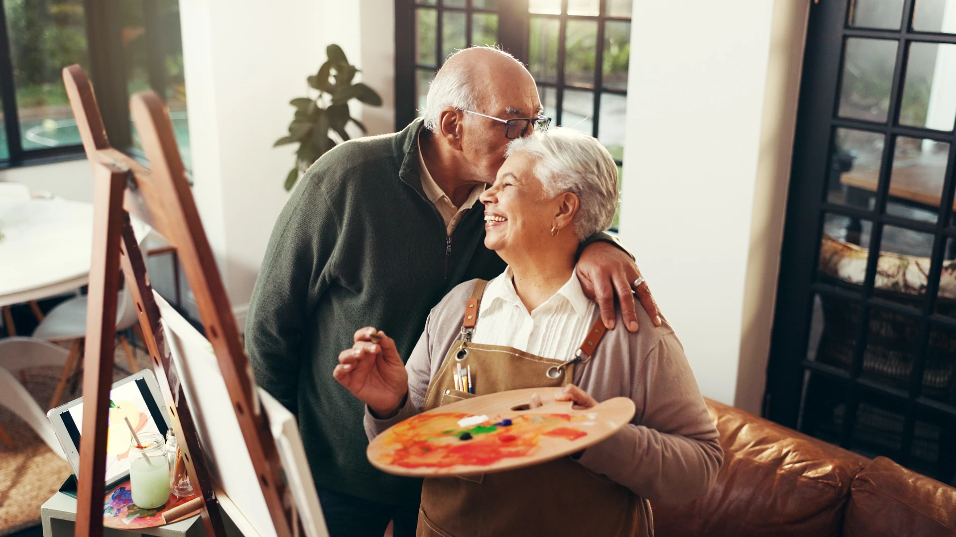 Un couple aimant partage un moment de calme montrant un comportement précieux