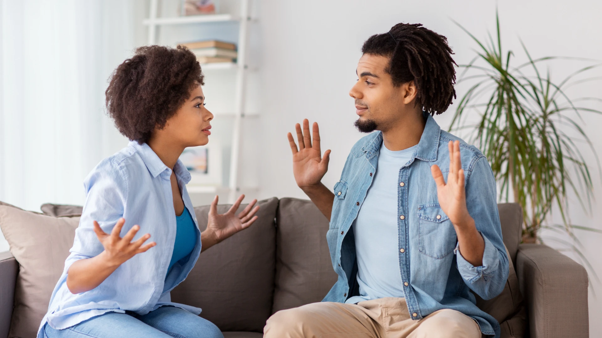 les femmes qui ont épousé des hommes émotionnellement instables disent que ces signes sont apparus tôt et qu'elles subissent souvent des sautes d'humeur