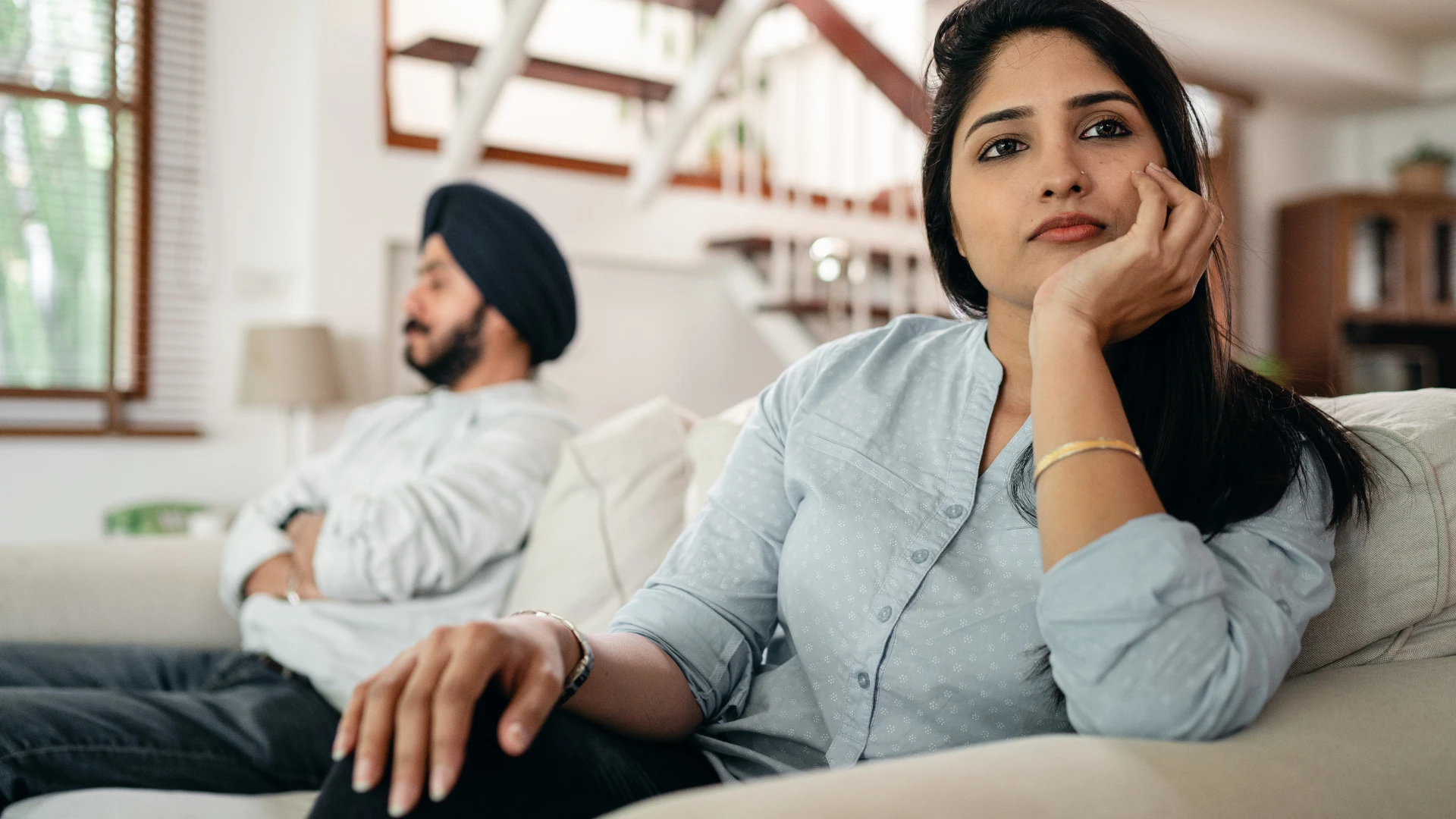 les femmes qui ont épousé des hommes émotionnellement instables disent que ces signes sont apparus tôt et qu'ils vous font souvent marcher sur des œufs