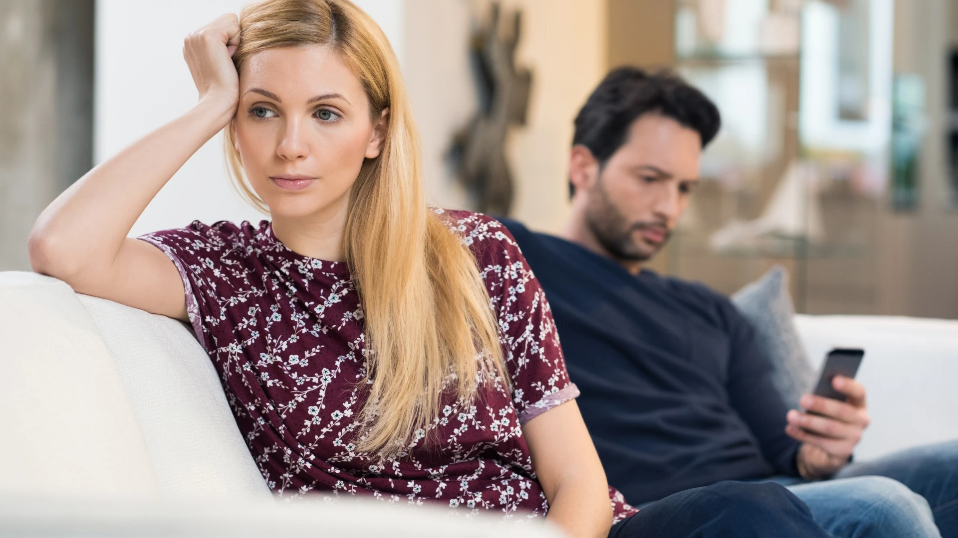 les hommes qui évitent les conflits à tout prix ont généralement ces habitudes frustrantes qui les font devenir passifs-agressifs