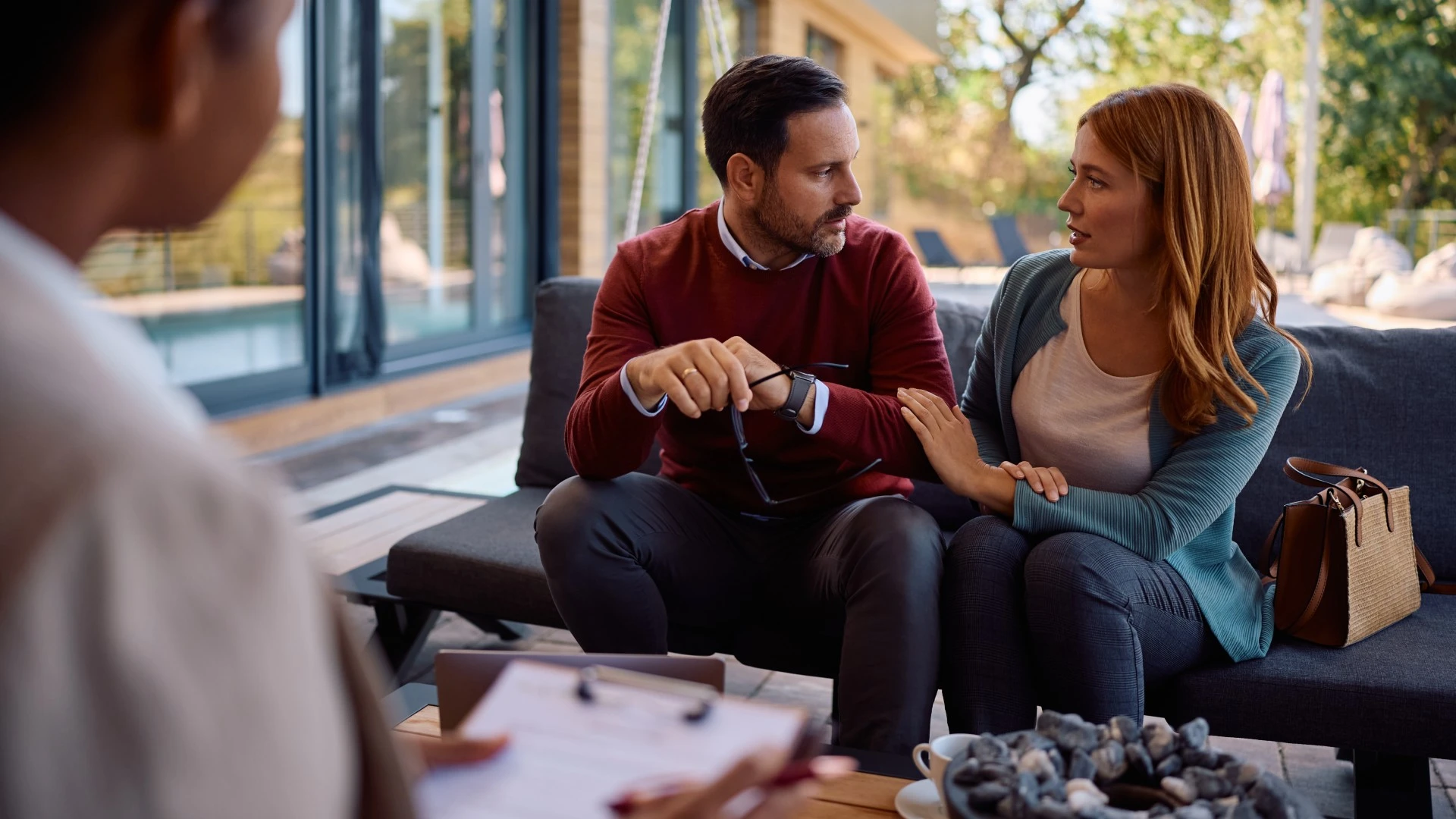 couple émotionnellement mature gérant les désaccords en choisissant leurs batailles