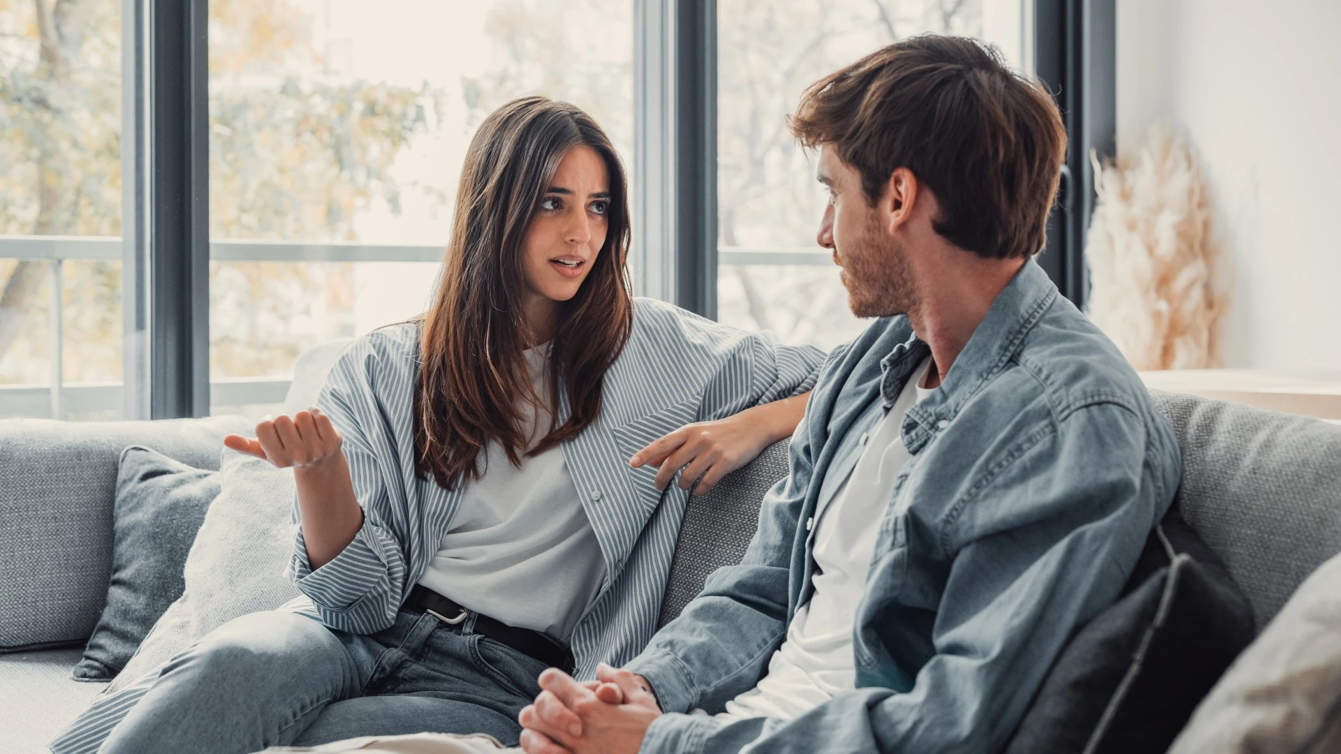 couple émotionnellement mature gérant les désaccords en ne permettant pas aux autres de s'interposer entre eux