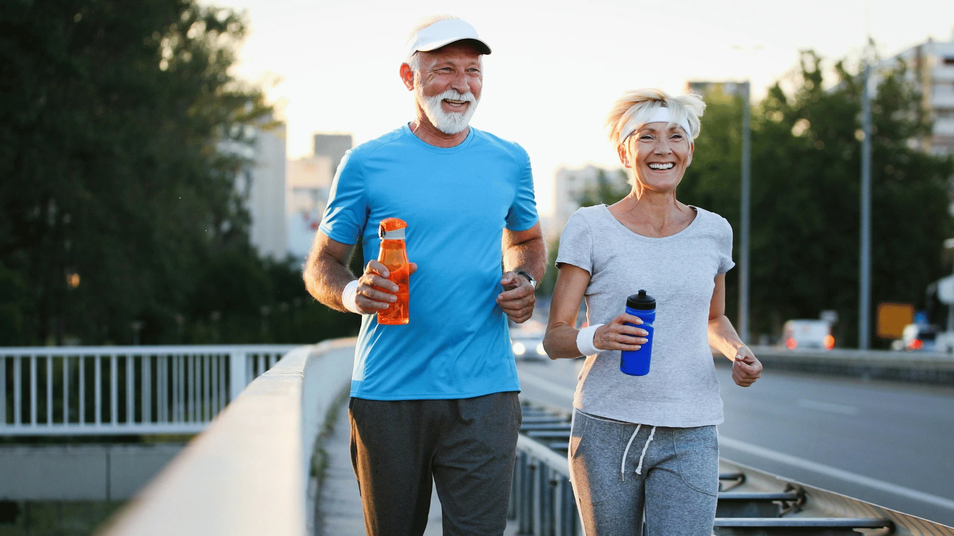 un couple en jogging matinal reste ensemble pour la vie