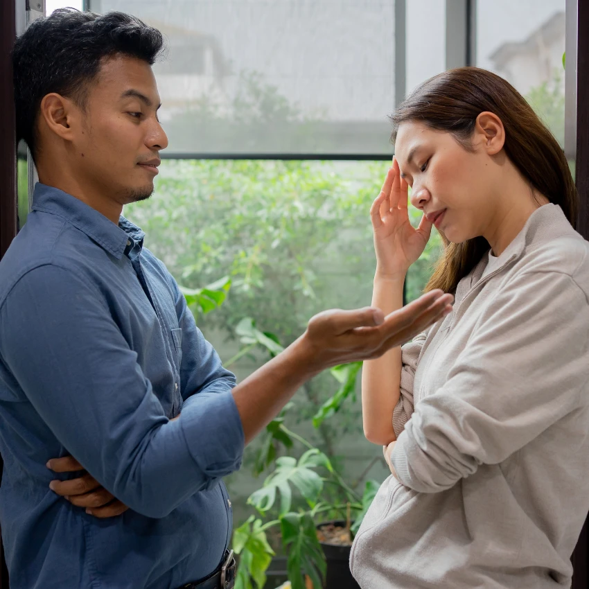 homme évitant de planifier l'avenir avec sa femme
